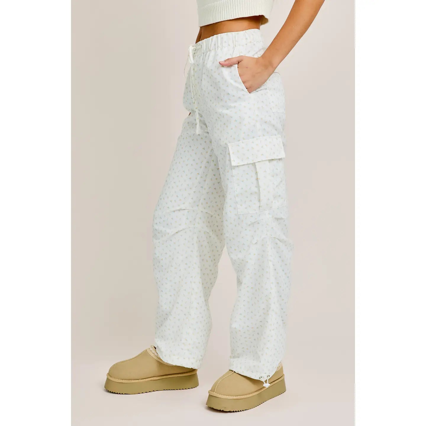 Mid-Rise Ditsy Floral Printed Cargo Pants