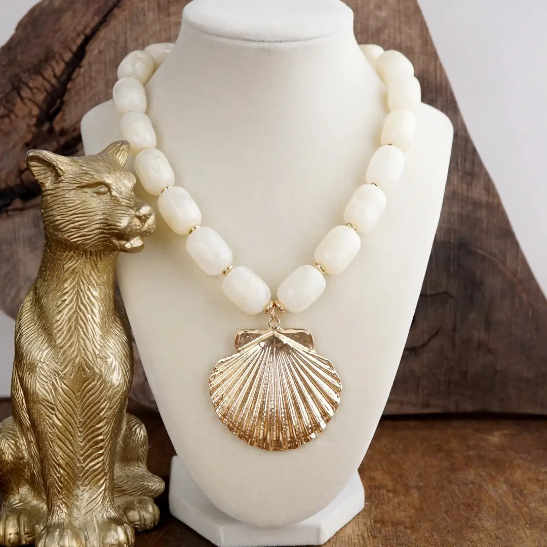 Ivory Golden Shoreline – Shell Pendant Beaded Necklace