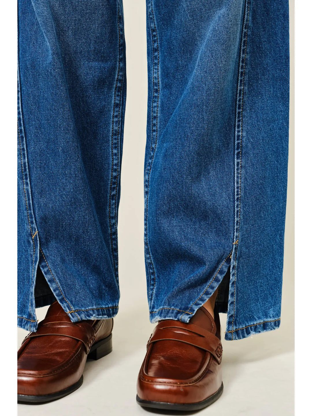 Front Slit Semi Barrel Jeans