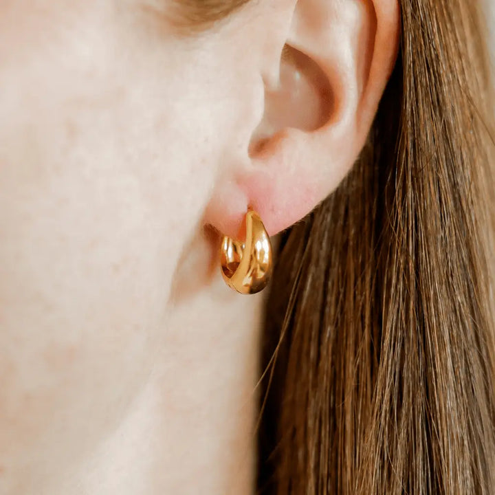 Huggie Earrings - Sunday Hoop Gold 12mm