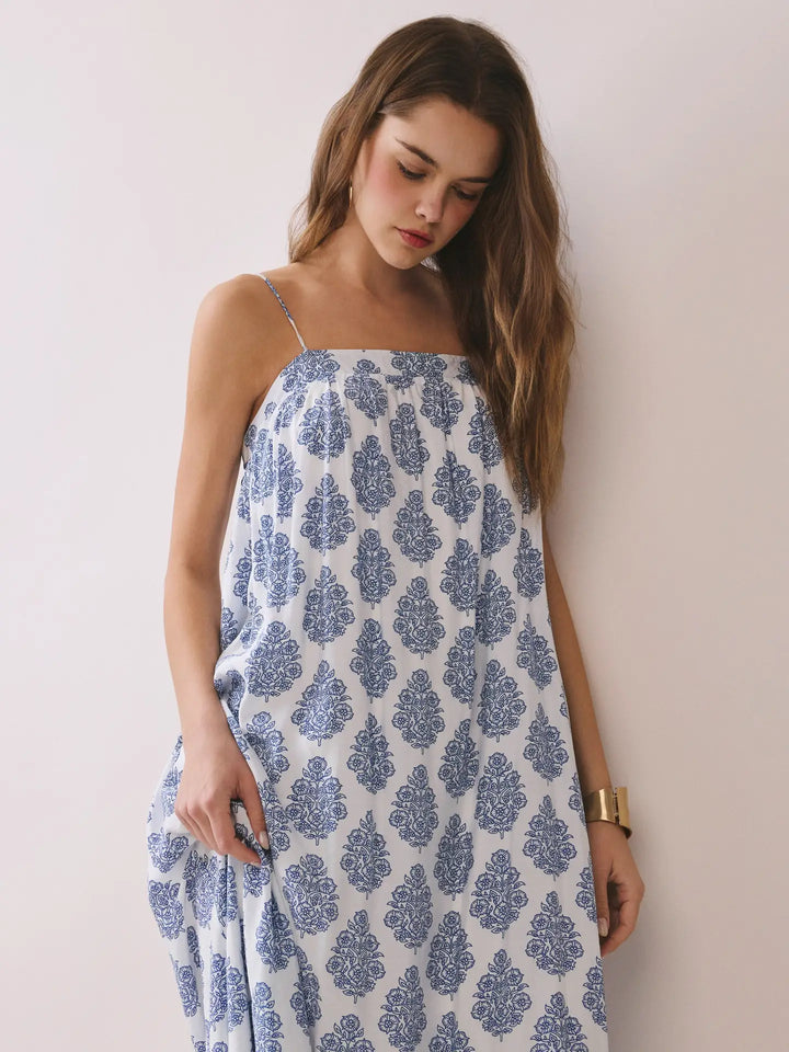 Printed Flowy Silhouette Side Pockets Maxi Dress