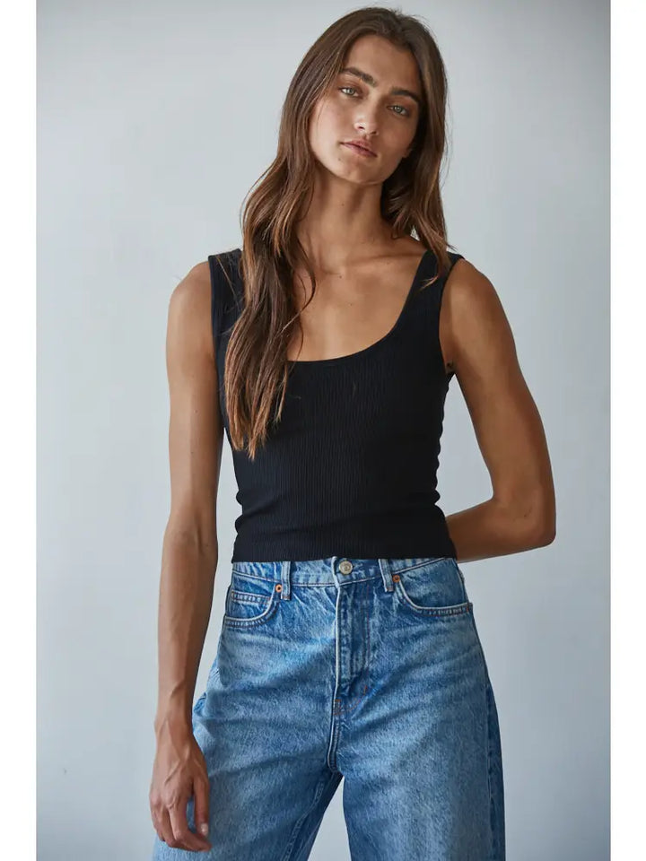 Black Seamless Scoop Neck Sleeveless Top