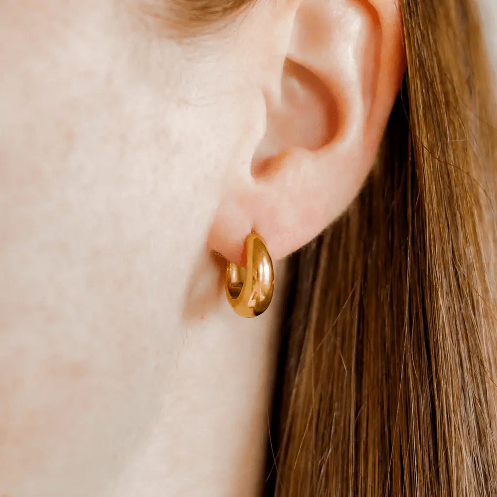 Huggie Earrings - Sunday Hoop Gold 10mm