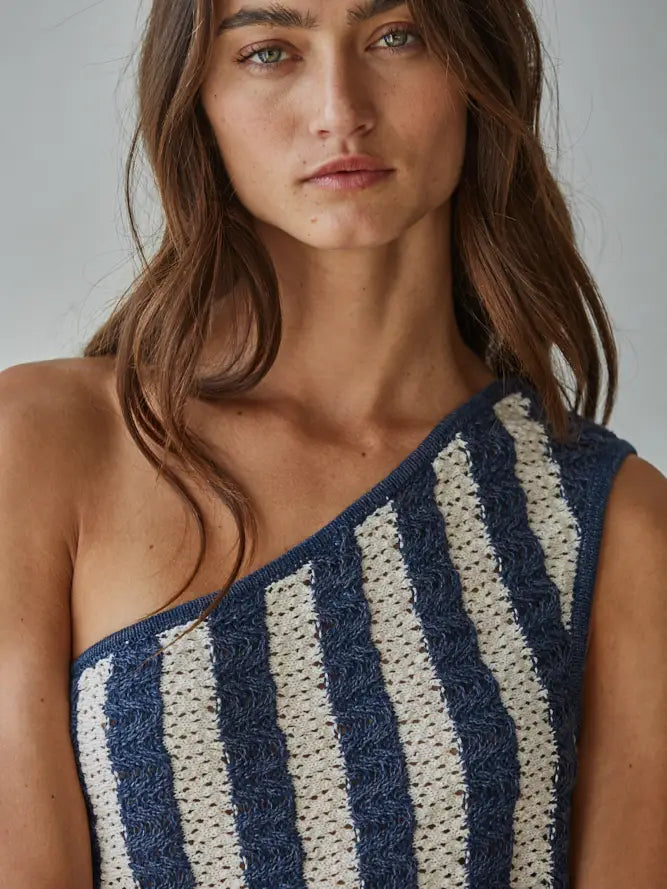 One Shoulder Sleeveless Crop