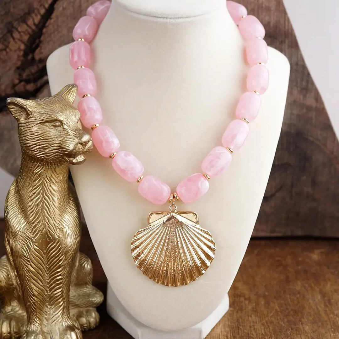 Pink Golden Shoreline – Shell Pendant Beaded Necklace
