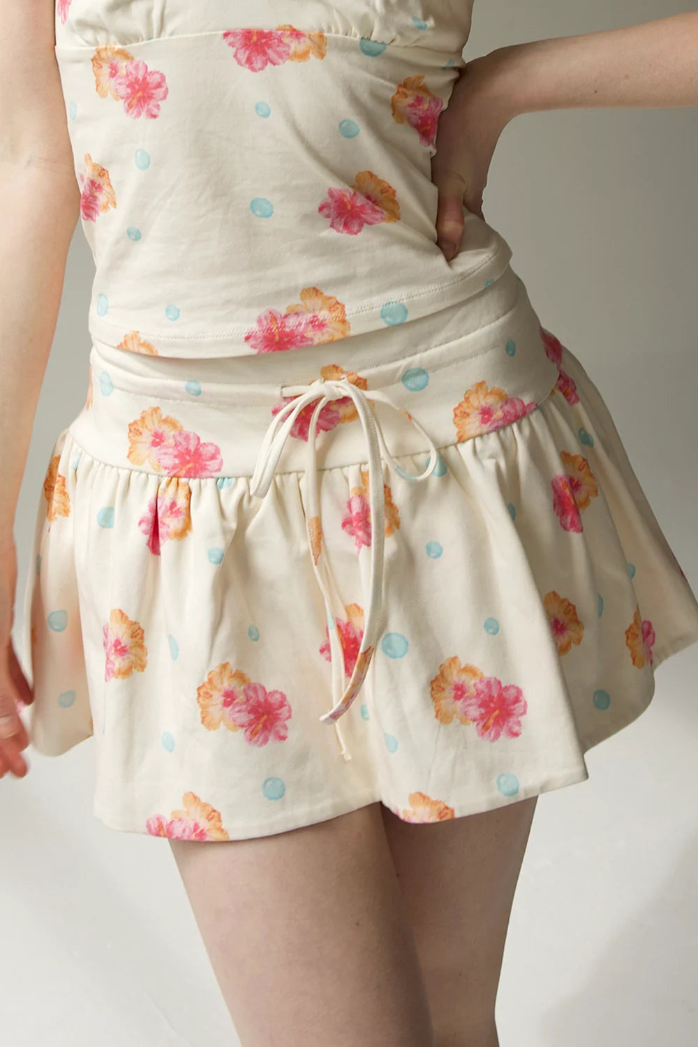 Cream Hibiscus Bubbles Naomi Skort - Happy Camp3r