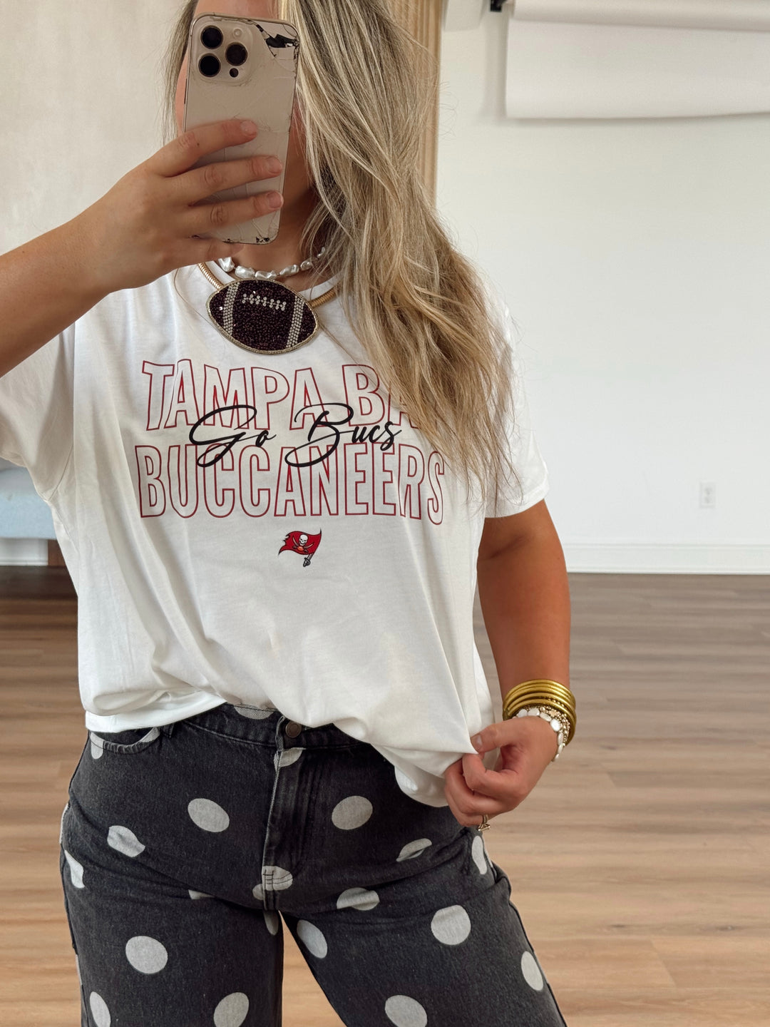 TAMPA BAY BUCCANEERS NO LIMITS SHORT SLEEVE FLOWY TEE
