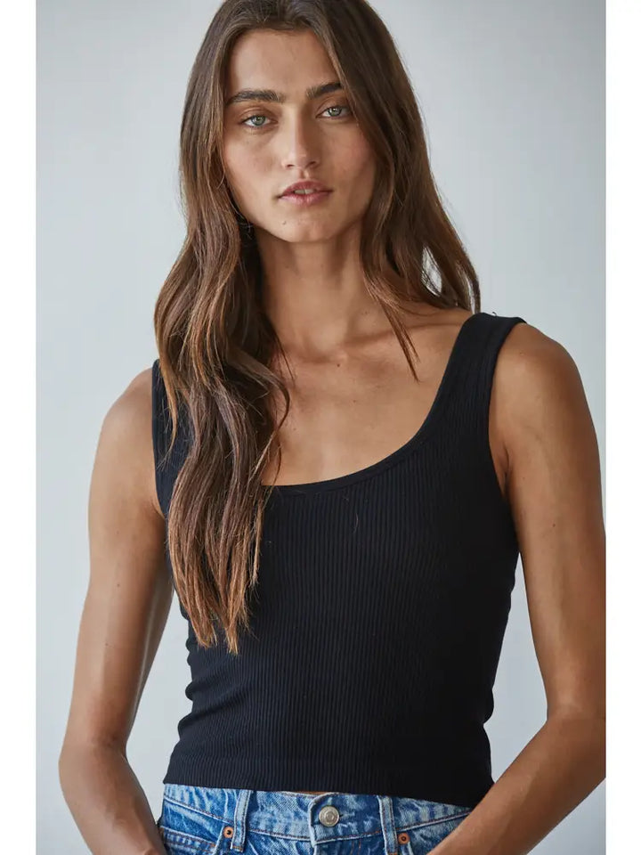 Black Seamless Scoop Neck Sleeveless Top
